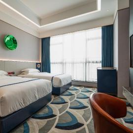 Zhanjiang Lianjiang Shuangde Fengdu Hotel, viešbutis mieste Lianjiang
