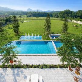 Solmist Villa, ξενοδοχείο σε Hòa Bình