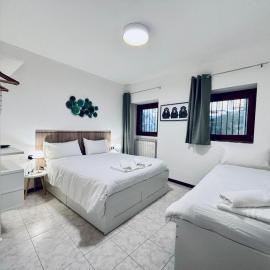 Near Airport -BGY BERGAMO AIRPORT STAY - Free WIFI, hotel en Azzano San Paolo