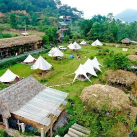Lagom Village-Glamping Site- Đồng Đò lake view: Hanoi şehrinde bir otel
