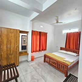 RITHIKA HOMEs, hotel in Thekkady