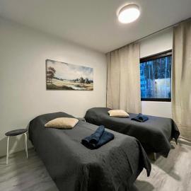 Modern studio apartment with free parking, hotelli Kuopiossa