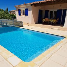 Les abeilles, villa entièrement climatisée avec piscine privée โรงแรมในSablet