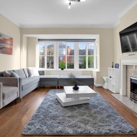 Spacious Family 3BR Near Stanmore Station- The Muse