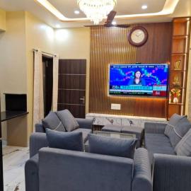 Agya Comfort Suites Luxurious 2BHK near Jammu Airport, Hotel in Jammu