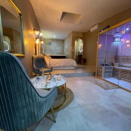La nuit de rêve Suite privative Jaccuzi Sauna Suite 2, hótel í Crouy