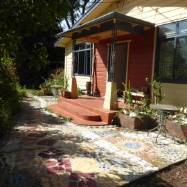 Dragon's den main house, hotel in Takaka