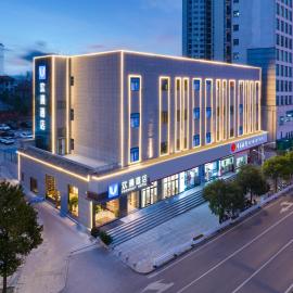 Huanman Hotel Xianning Hot Spring Center Huatan Branch, hotel in Wenquanzhen