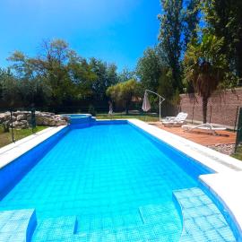 Shangri la - Casa y Pileta Privada, hótel í Mendoza