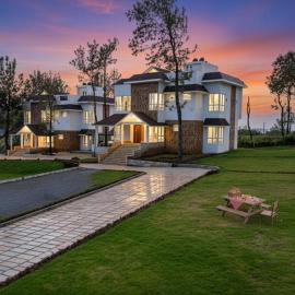 Villa Hugel by VEO, StayVista - 5BHK with Mountain View & BBQ