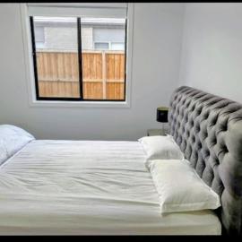 Privacy in this modern one bedroom seperate unit, Hotel in Mickleham