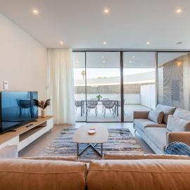 Seabreeze Residence - Luxury Poolside Oasis