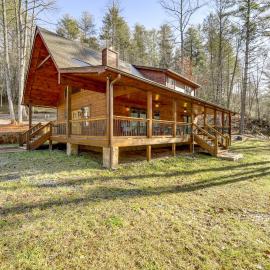 Riverfront Cabin w/ Mtn Views in Robbinsville