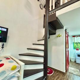 Wifi Netflix Tiny House near Jetty of Kuala Besut 4 pax, hotel i Kampung Kuala Besut