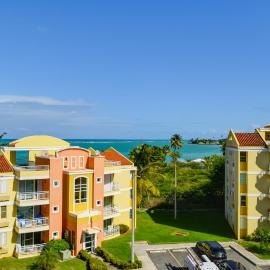 Beachfront Bliss: Pool & Rooftop Lounge in Loíza, Hotel in Loiza