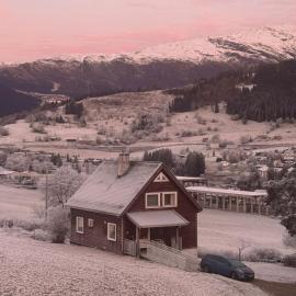 Family Home with Panoramic Views & Free Parking, hotel in Vossevangen
