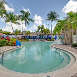 Luxe Naples Bay Resort Condo: Near Fifth Ave!