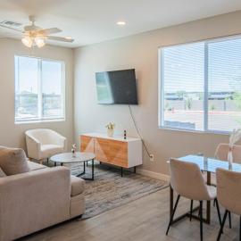 Serene 2BR Home with Premium Beds, hotel in Glendale