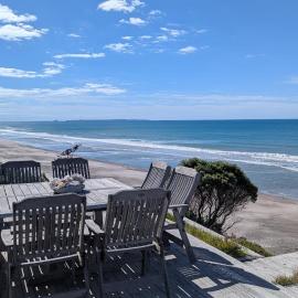 Gorgeous Beach House, hotel din Pukehina