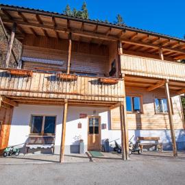 House in Zell am Ziller with Panoramic Views، فندق في زيل أم زيلر