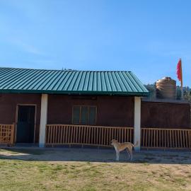 Vann Stay - Into the wild back to the Farm, hotel u gradu Devi Dhura