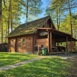Jugland-Private Riverside Retreat with Sauna & Hot Tub
