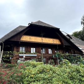 Familienferien in einem 200 Jahre alten Berner Bauernhaus, hotel in Walterswil