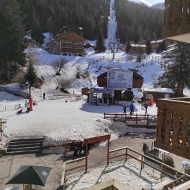 Valfréjus face à la télécabine, wifi, 2 petites chambres, отель в городе Вальфрежюс