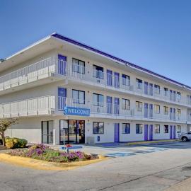 Motel 6 Capitol Heights, MD - Washington, hótel í Capitol Heights