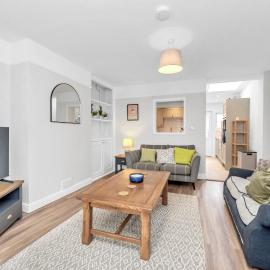 10 Mustow St - Charming 3 bed home next to the Abbey Gardens in Bury St Edmunds, hotel a Bury Saint Edmunds