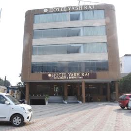Hotelyashraj, hotel a Pipra Dewās