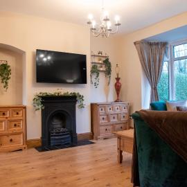 Spacious 4BR Bolton Home Garden & Free Parking