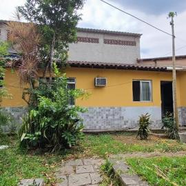 Casa Guapimirim entre praça e cachoeira
