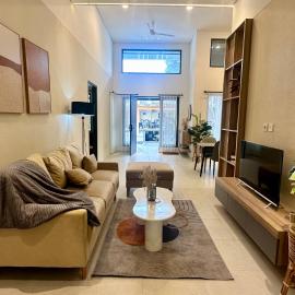 Davion House near IKEA KBP by YourHome