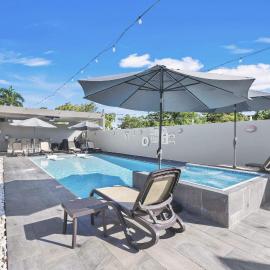 AQUA Ville Moderna 1 - Spacious 4BR Villa-Suite with King Beds, hotel din Dorado