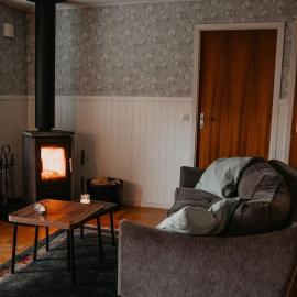 Stuga Värmland - Spacious Family Home by the Forest, hotel in Gräsmark