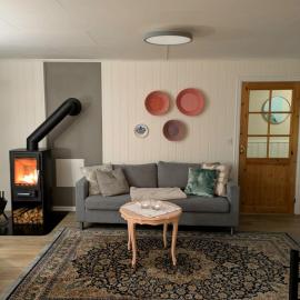 Cozy and spacious apartment in Svolvær, hotel v destinaci Svolvær