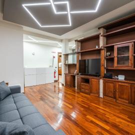 5 min dal Museo Ferrari - 3 BR for family & work, free parking, AC、フィオラーノ・モデネーゼのホテル