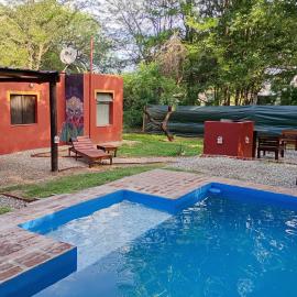 Casa con piscina privada en las sierras de Córdoba, hotel in Villa Anizacate