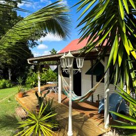 Les Abymes में, होटल Superbe bungalow et son jardin tropical