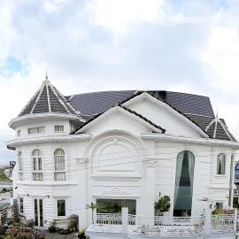 Lâu Đài Nhỏ Đà Lạt - Little Castle Dalat -3 rooms with kitchen and 7 people The BBQ Sanctuary 150，天城的飯店