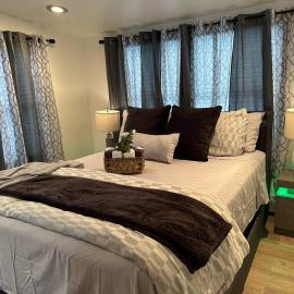 Private Garden Suite in Bayshore, Hotel in Bay Shore