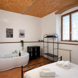 Oasis Apartment, Vasca Idromassaggio e Parcheggio, hotel in Prato