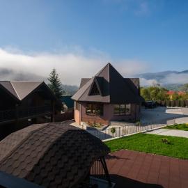 Шепіт Карпат, hotel a Yasinya