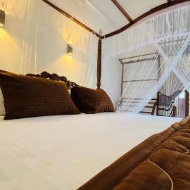 Saketha Villa, Thalpe - 500m to beach