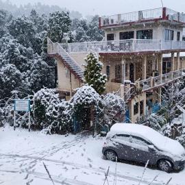 Rooptara Valley Luxury Cottage Majkhali Himalaya, hotel u gradu 'Rānīkhet'