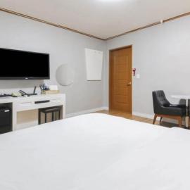 Hotel Lisa, хотел в Донгхае