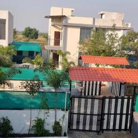 Green hevean farm house, hotel i Surat