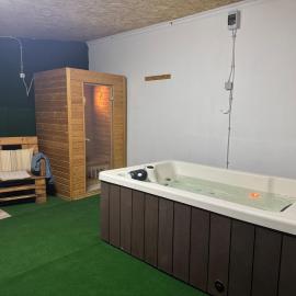 Kékmadár Wellness Apartman Kalocsa โรงแรมในคาลอชชา