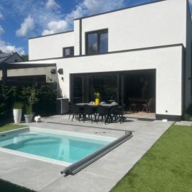 Luxe woning met verwarmd zwembad, hotel en Genk